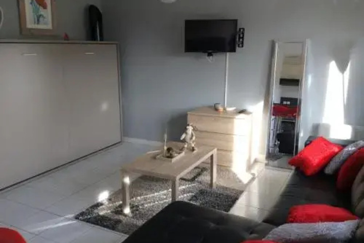 Room 9 of 17