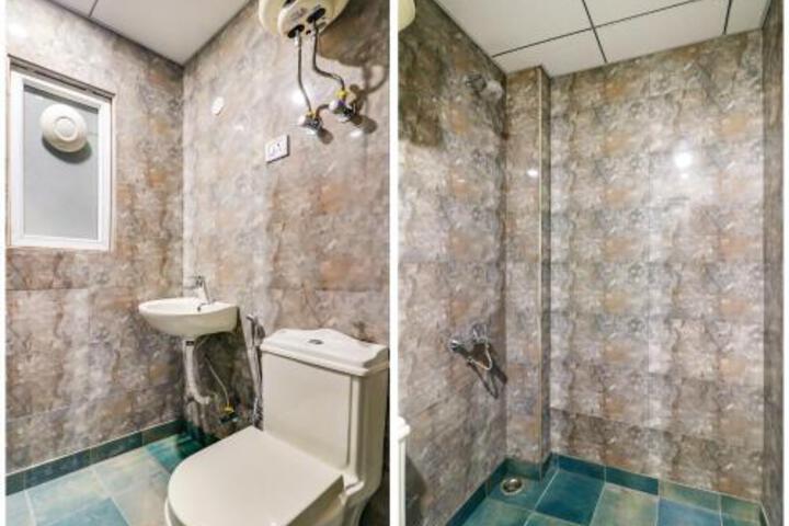 Hotel Dream Palace by OYO Rooms