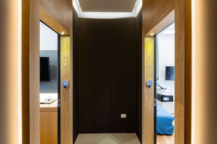 Room 6 of 76