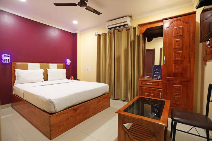 Room 6 of 12