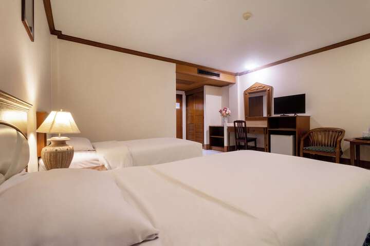Room 3 of 33