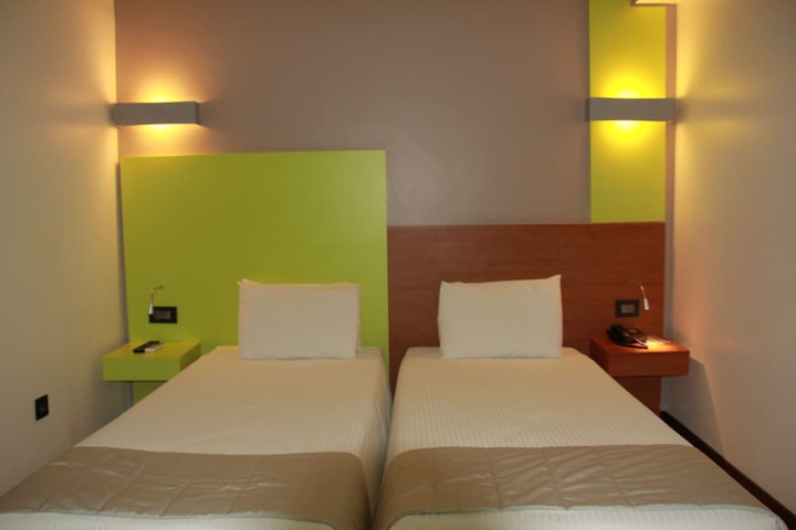 Room 16 of 34