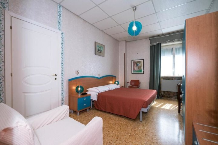 Room 4 of 34