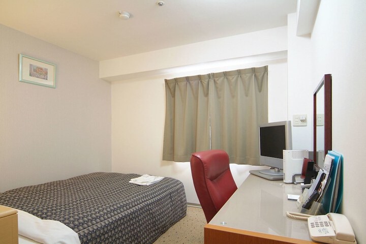 Room 16 of 40