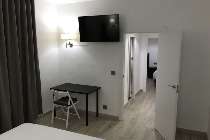 Room 8 of 34