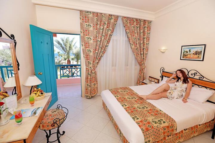 Room 4 of 36