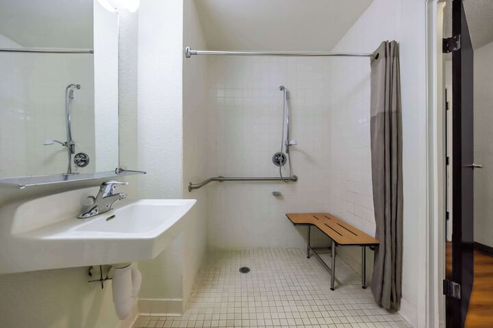 Room 8 of 19
