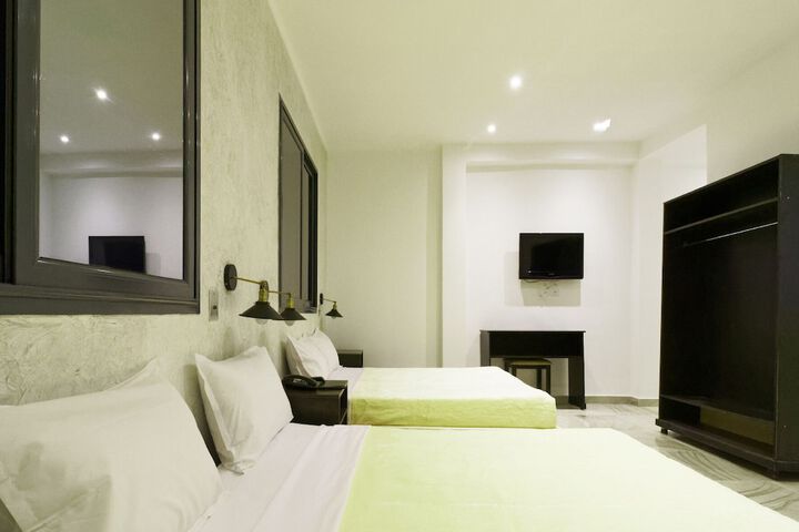 Room 8 of 28