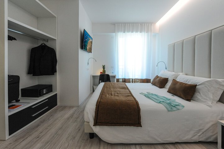 Room 30 of 85