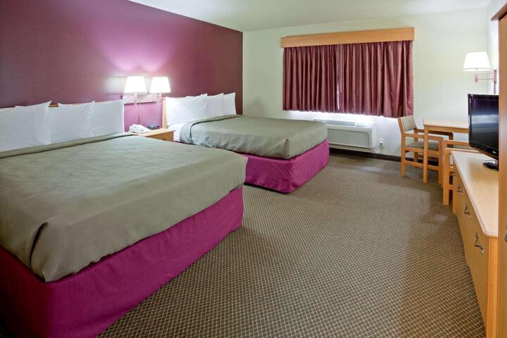 2 Queen Beds Deluxe Room (2 of 6)