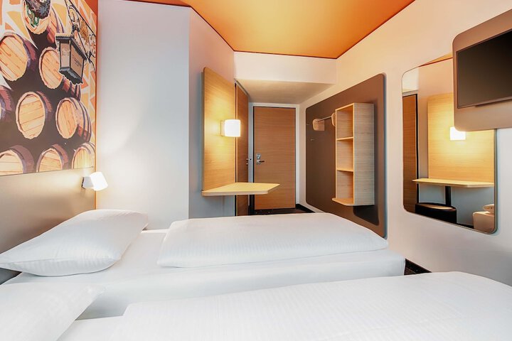 Room 6 of 26