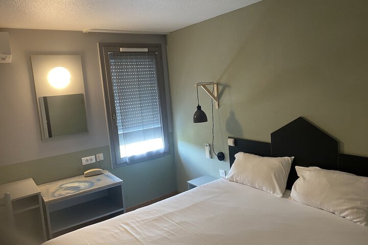 Room 33 of 73