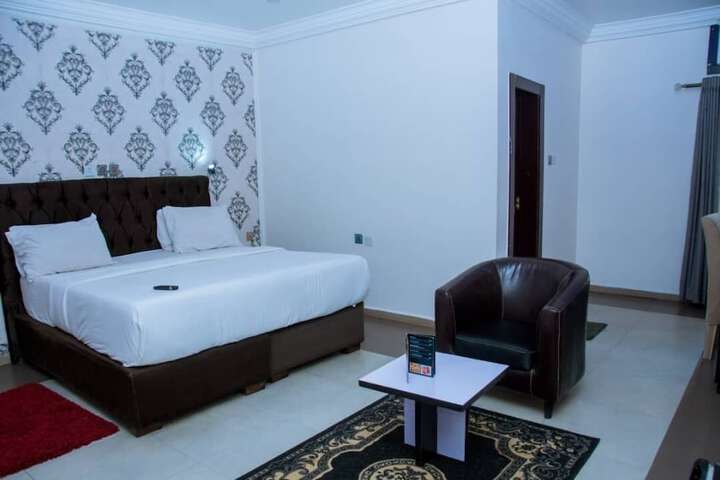 Room 14 of 32