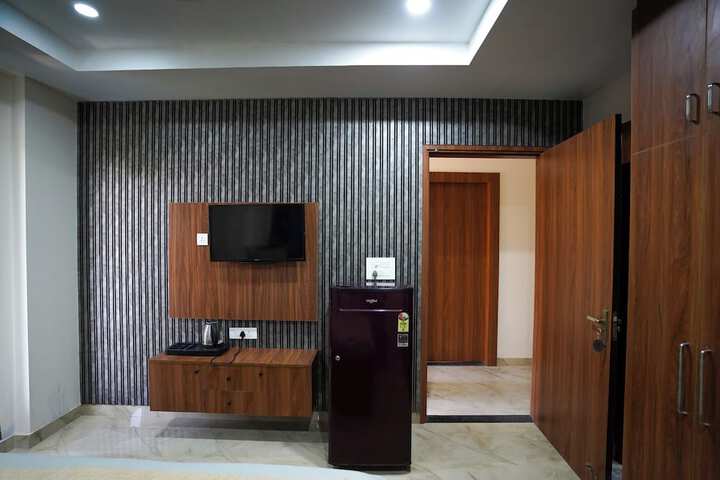 Room 57 of 77