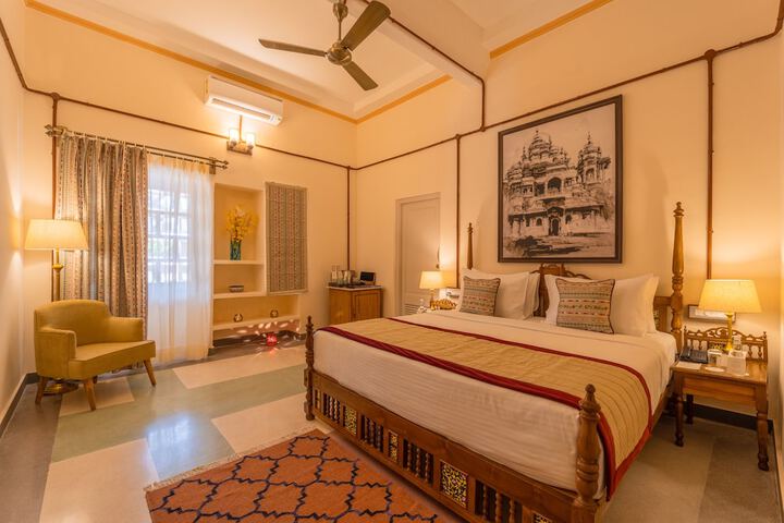 Room 4 of 27