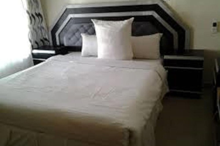 Room 2 of 8