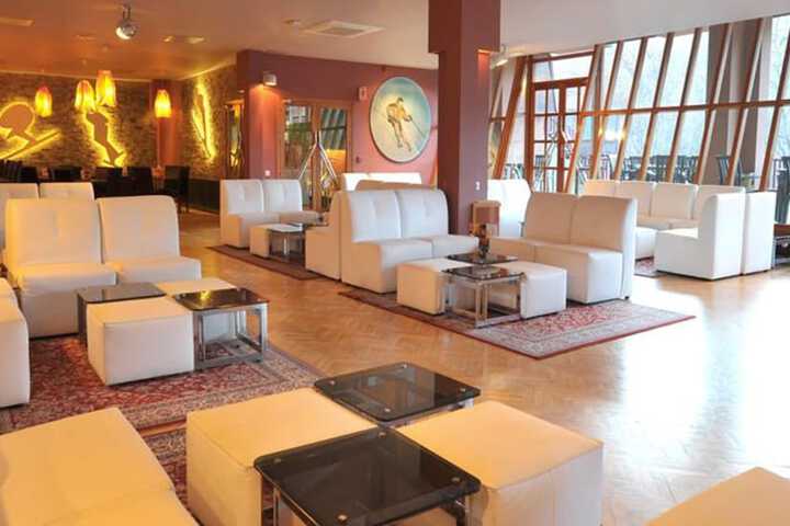 Lounge 86 of 128