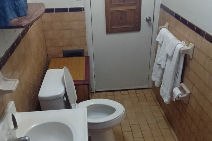 Room 24 of 28