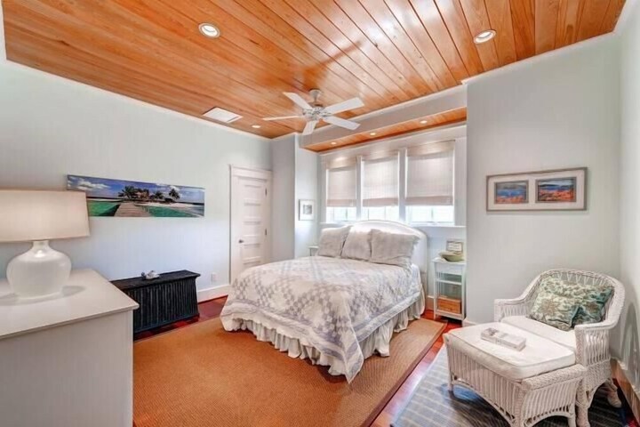 Room 10 of 20