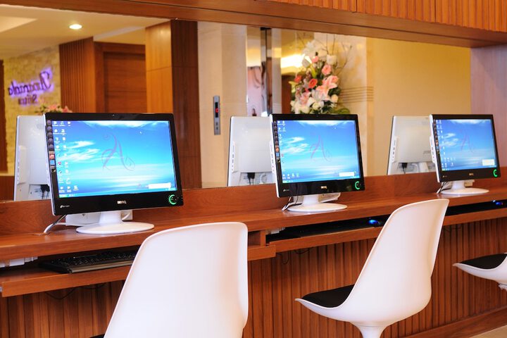 Business Center 122 of 125
