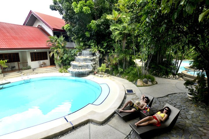 Pools & Facilities