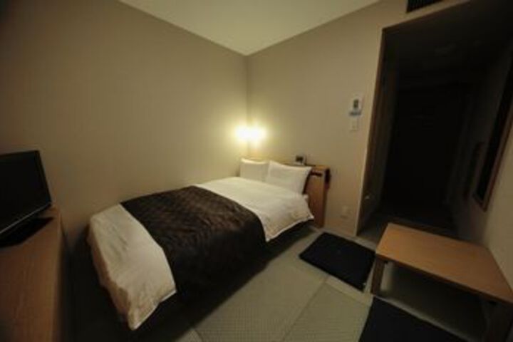 Room 18 of 38