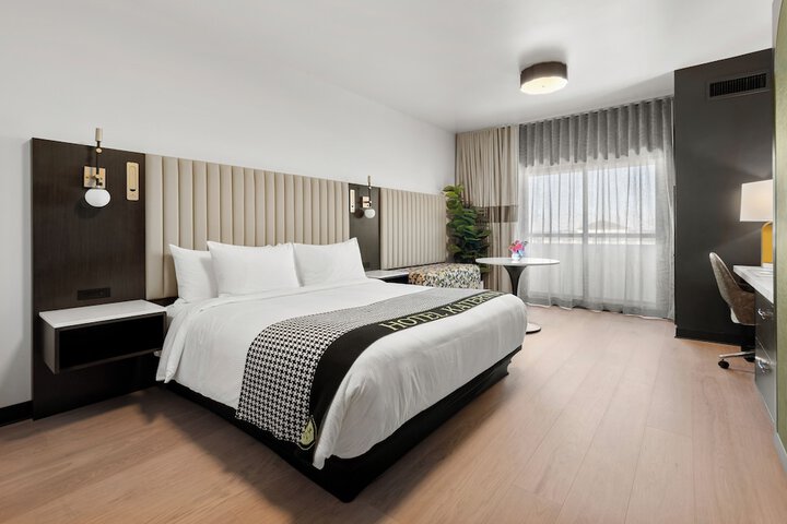 Room 16 of 52