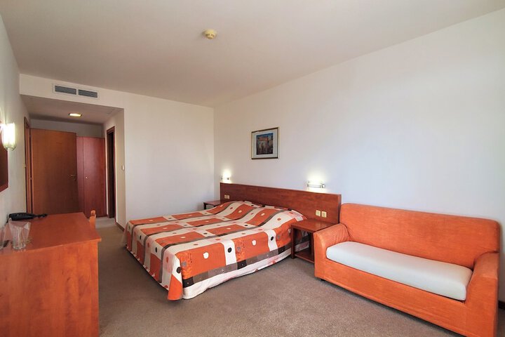Room 9 of 23