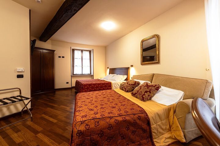 Room 21 of 33