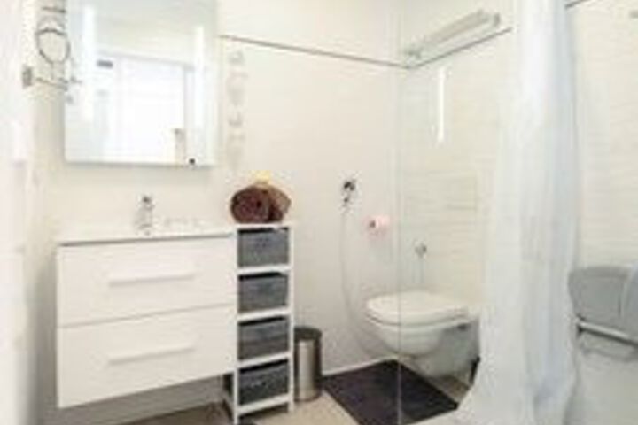 Room 2 of 31