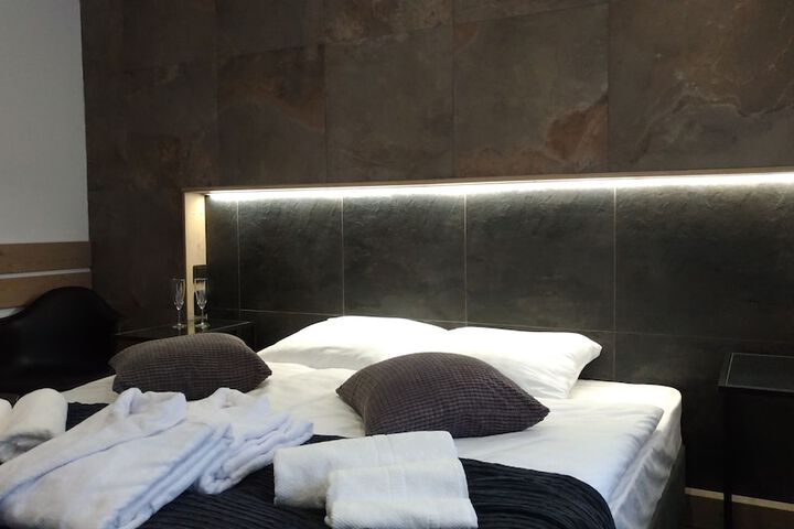 Room 4 of 38