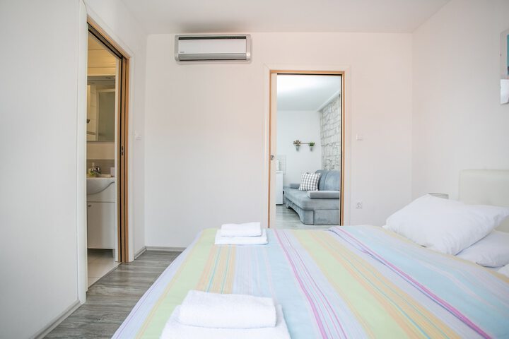 Room 7 of 37