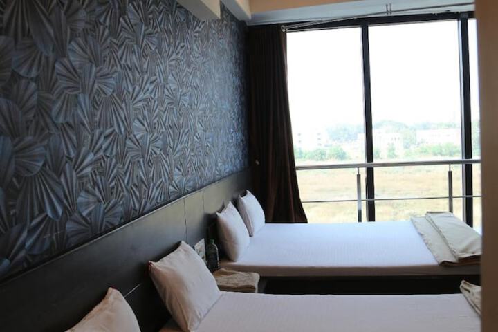 Room 10 of 33