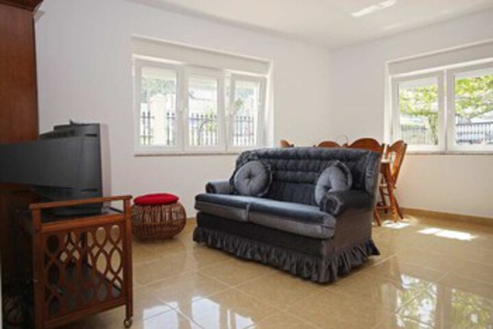 102118 House in Carnota