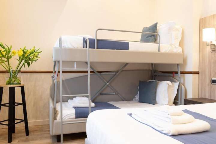 Room 10 of 29
