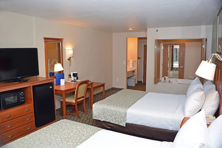2 Queen Beds Jacuzzi (6 of 16)