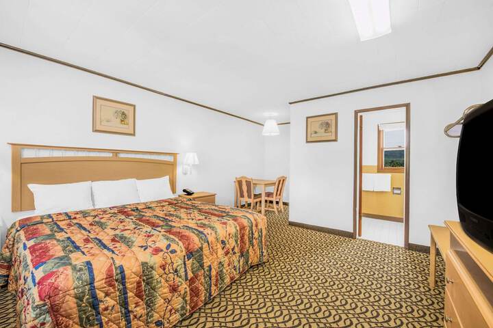1 King Bed (6 of 6)