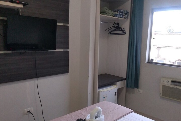 Room 6 of 12