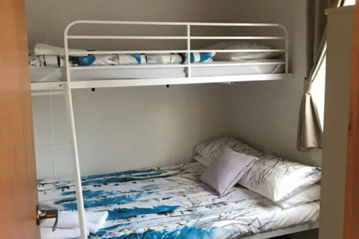 Room 5 of 18