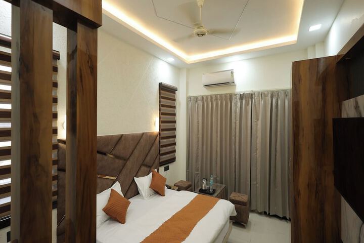 Room 2 of 35