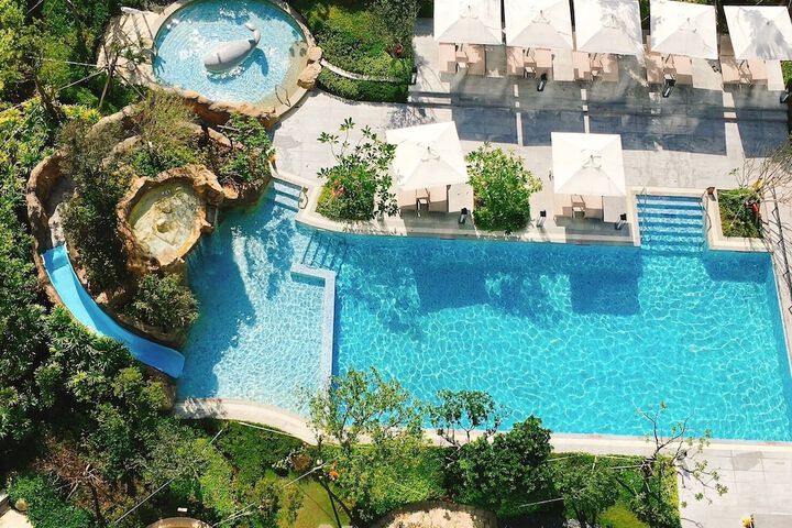 Pool 50 of 82