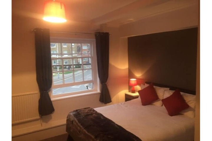 Room 4 of 28