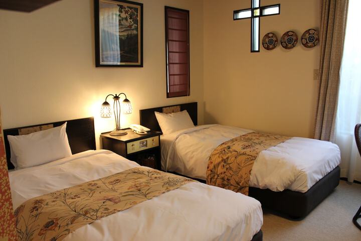 Room 10 of 43