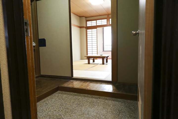 Room 9 of 40