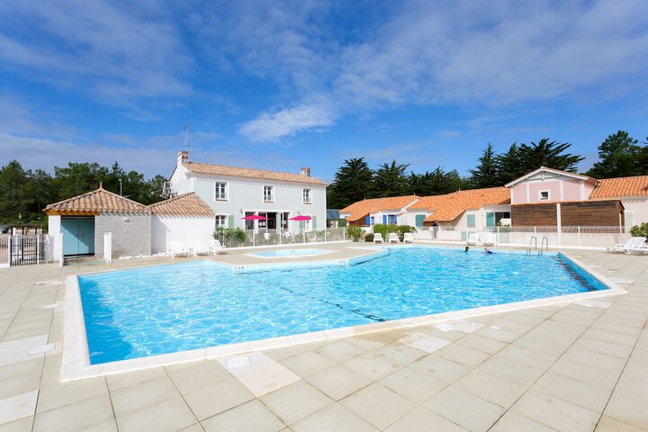 Hotel Pool