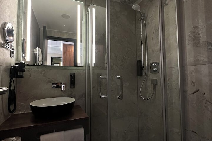 Room 37 of 100