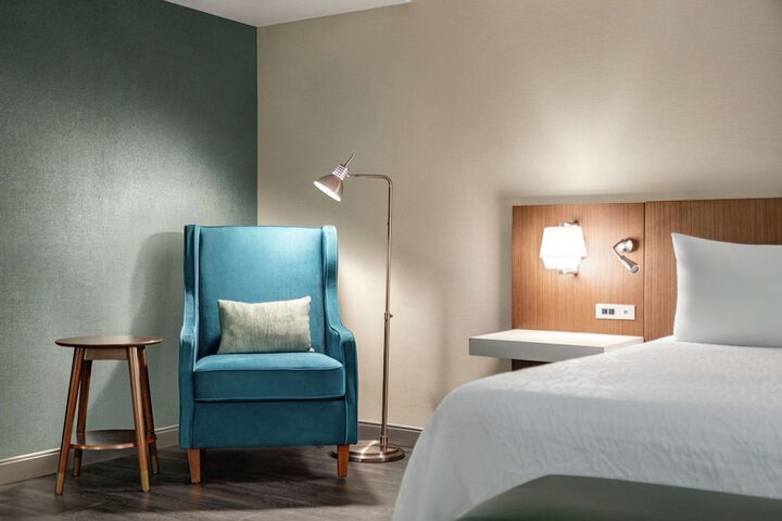 Room 17 of 40