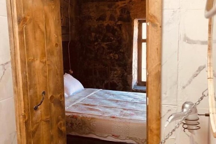Room 13 of 22