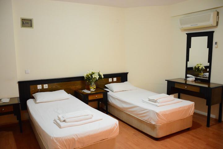 Room 6 of 27