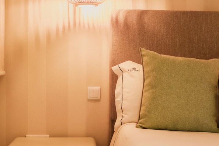Room 6 of 56